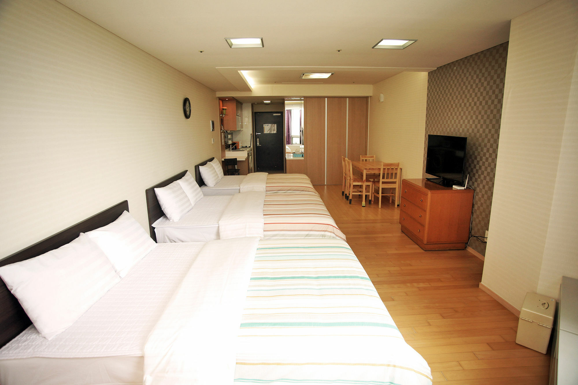 Crown House Hotel Incheon Bagian luar foto