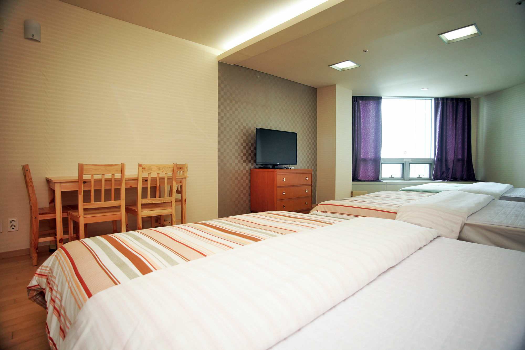Crown House Hotel Incheon Bagian luar foto