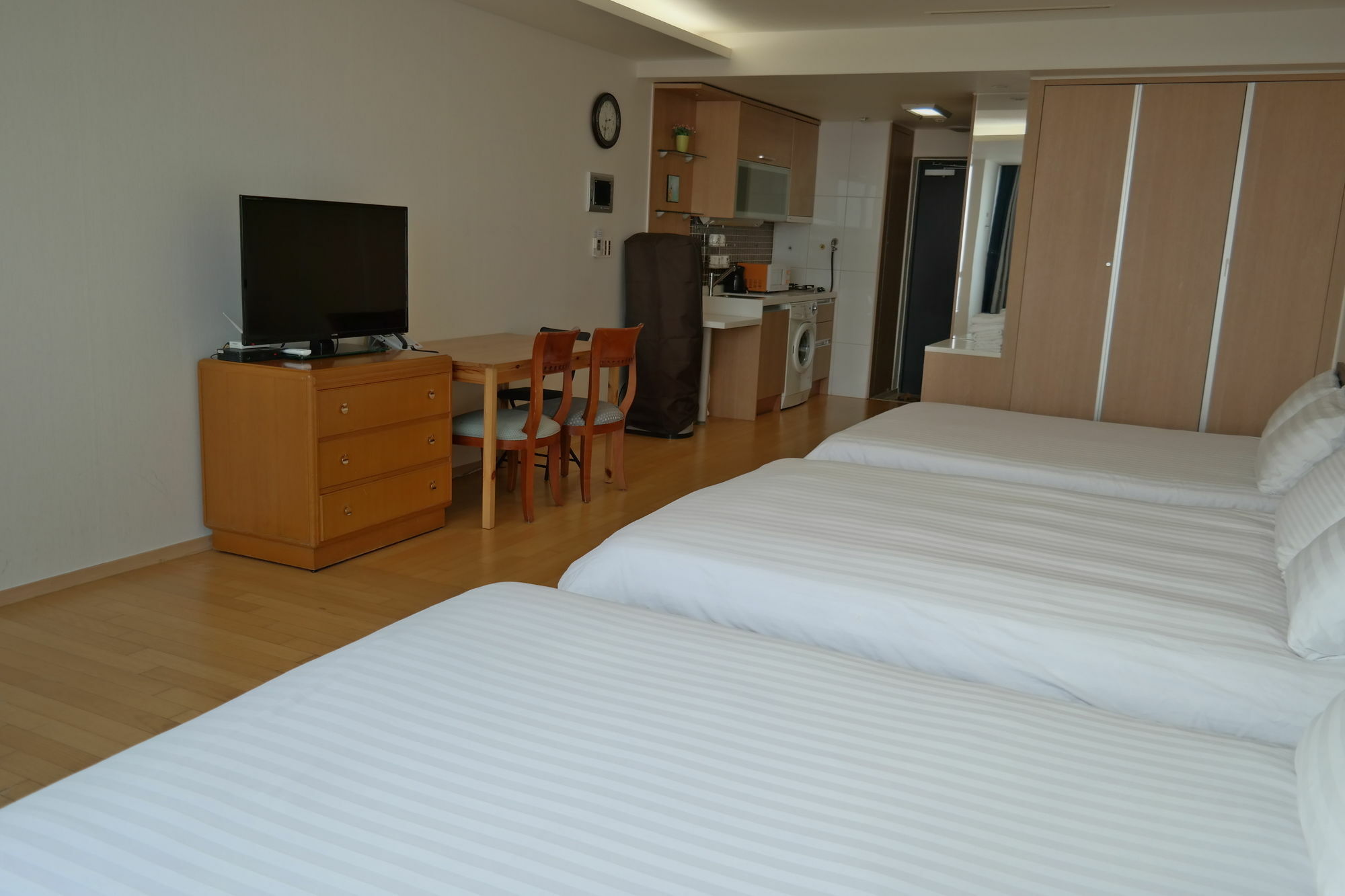 Crown House Hotel Incheon Bagian luar foto